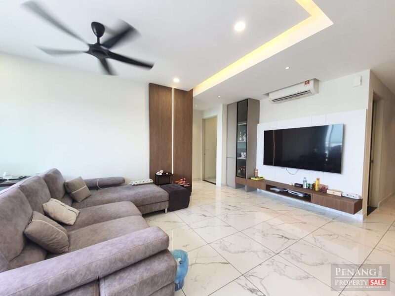 Fully Renovated Quay West Residence with Partially Se...
