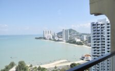3 Storey Penthhouse at Desa Mar Vista with 3 Carparks...