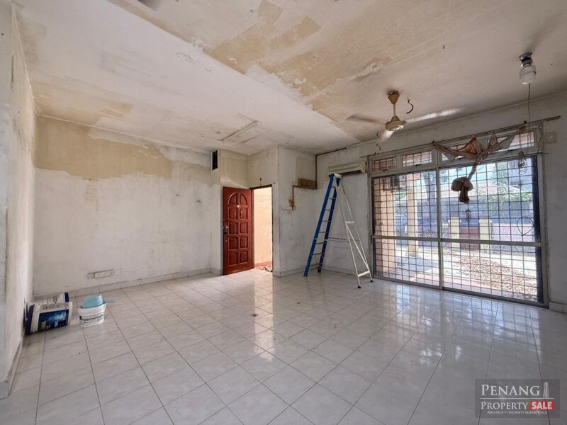 (BELOW MARKET VALUE) Double Storey Terrace House at T...