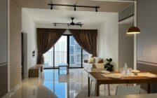 (FULLY FURNISHED / FULLY RENOVATED) Unit a...
