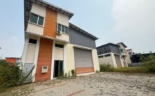 For Sale 1.5 Storey Semi Detached Light In...